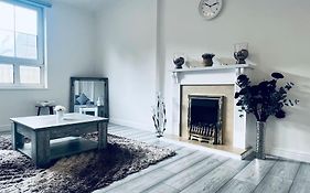 Superb 2 Bedroom Apartment With Free Parking