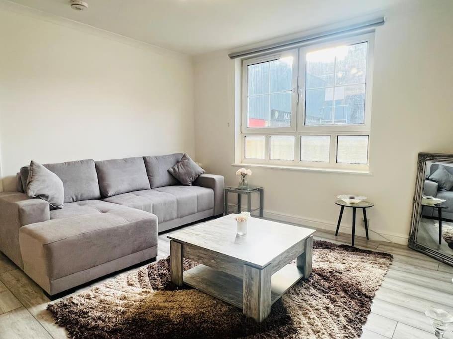 Superb 2 Bedroom Apartment With Free Parking Edimburgo Exterior foto