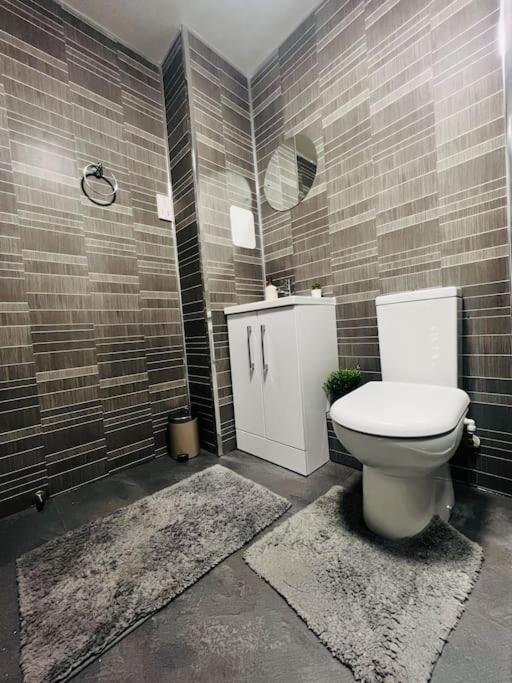 Superb 2 Bedroom Apartment With Free Parking Edimburgo Exterior foto